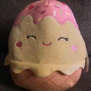 Clara the Cupcake 8 inch Squishmallow